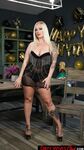 Tattooed Blondie Elana Bunnz Gets Fucked