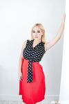 Seductive Blonde MYLF Savannah Bond Can't Get Enough