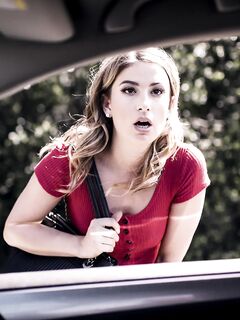 Kristen Scott Gives A Great Head