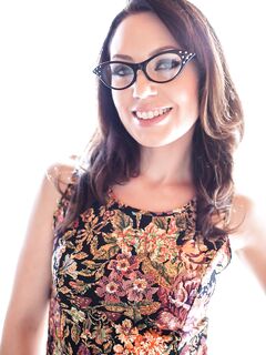 Hottest Brunette Gadget Sarah Shevon Is Exposing Her