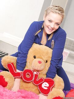 Pigtailed Blonde Alexis Texas Gets Nude To Show
