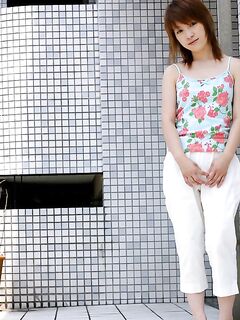 Seducing Oriental Bimbo Akari Idols Adores Flashing Her