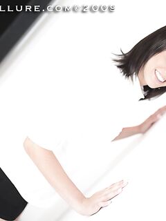 Beautiful Cum Loving Brunette Riley Allure Shows Her